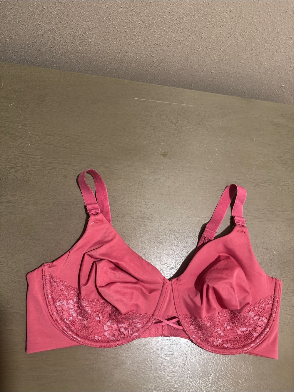 Vanity Fair Salmon Pink Lace Underwire Bra size 40D